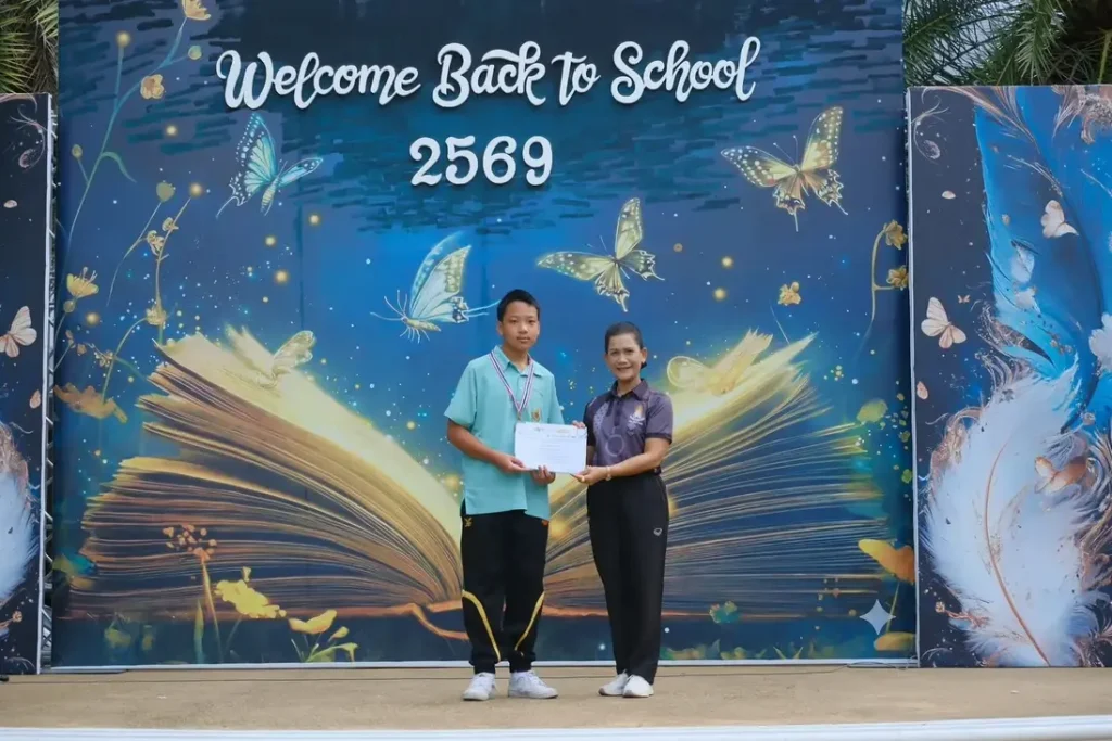 สาระฯคณิตศาสตร์ คว้าถ้วยรางวัลรองชนะเลิศ ระดับประเทศ กับคะแนนรวมโรงเรียนสูงสุด 12