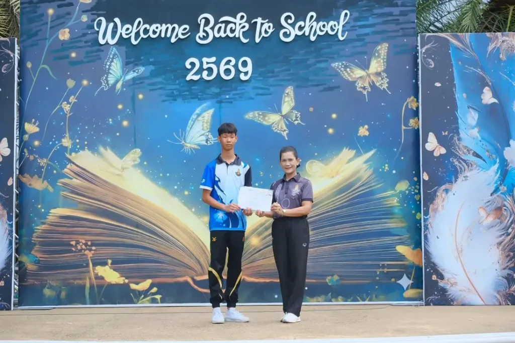 สาระฯคณิตศาสตร์ คว้าถ้วยรางวัลรองชนะเลิศ ระดับประเทศ กับคะแนนรวมโรงเรียนสูงสุด 15