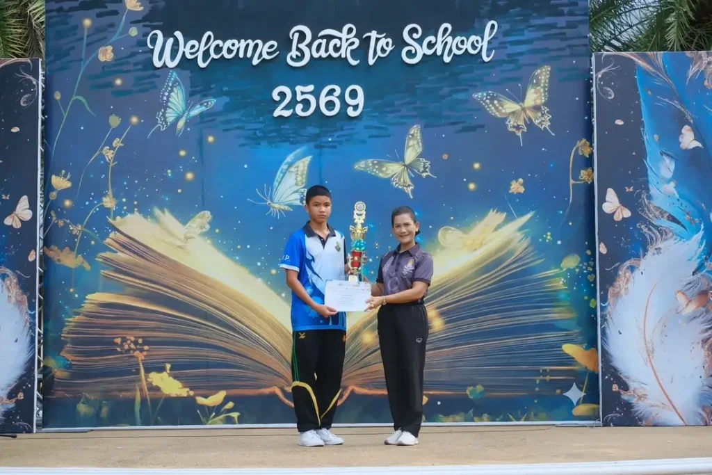 สาระฯคณิตศาสตร์ คว้าถ้วยรางวัลรองชนะเลิศ ระดับประเทศ กับคะแนนรวมโรงเรียนสูงสุด 3