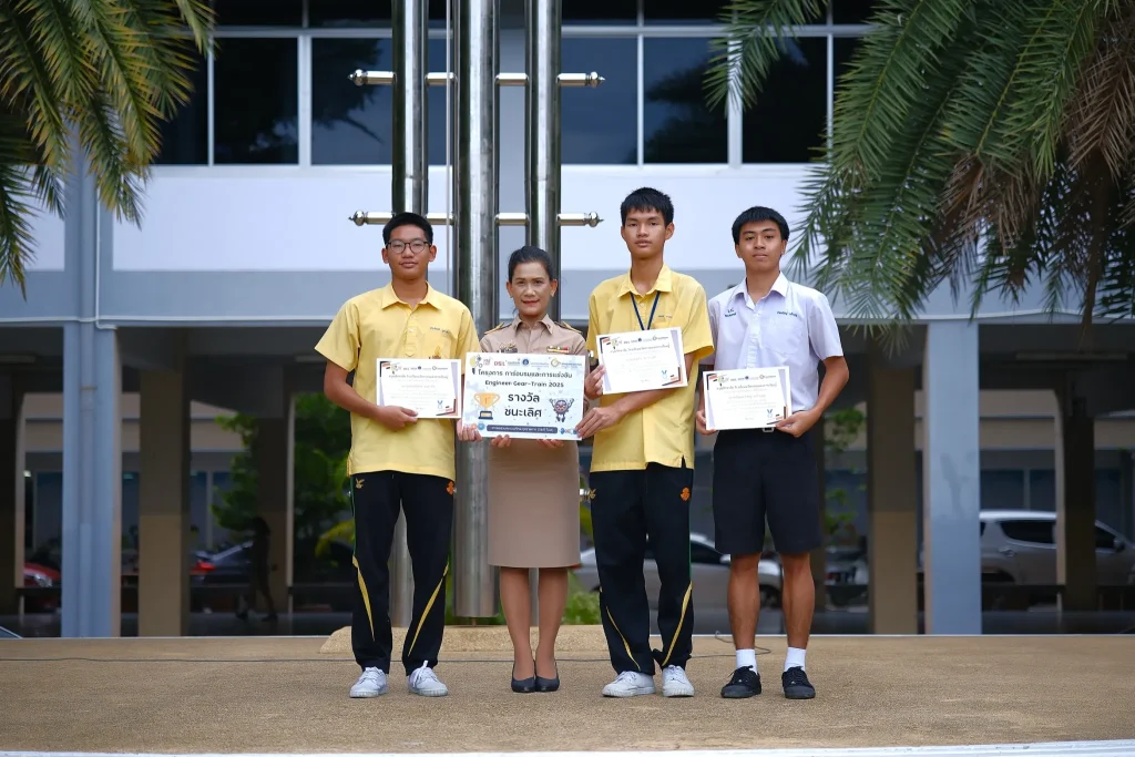 ทีมหุ่นยนต์ คว้ารางวัลชนะเลิศ และตั๋วตัวแทนประเทศไทยไปแข่งขัน ณ กรุงปักกิ่ง ประเทศจีน line album กิจกรรมหน้าเสาธง 8 มิ.ย. 2569 260609 1