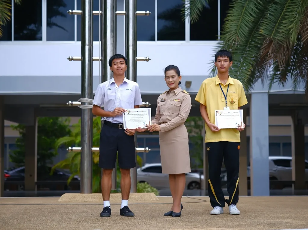 ทีมหุ่นยนต์ คว้ารางวัลชนะเลิศ และตั๋วตัวแทนประเทศไทยไปแข่งขัน ณ กรุงปักกิ่ง ประเทศจีน line album กิจกรรมหน้าเสาธง 8 มิ.ย. 2569 260609 4