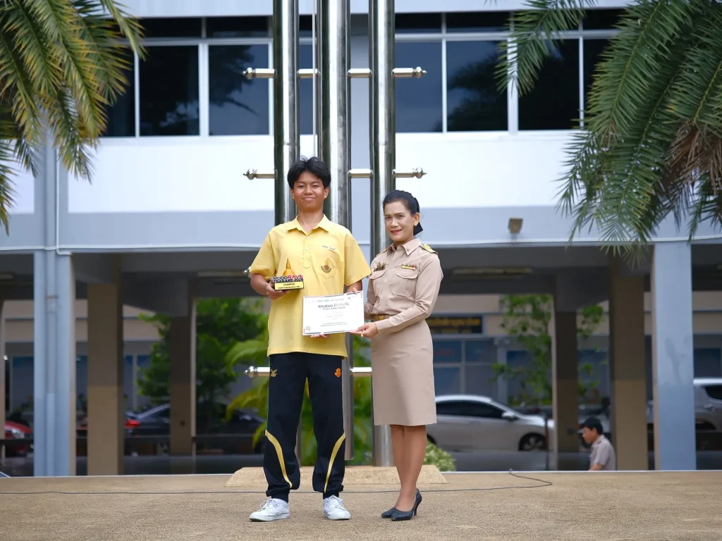 ทีมหุ่นยนต์ คว้ารางวัลชนะเลิศ และตั๋วตัวแทนประเทศไทยไปแข่งขัน ณ กรุงปักกิ่ง ประเทศจีน line album กิจกรรมหน้าเสาธง 8 มิ.ย. 2569 260609 5