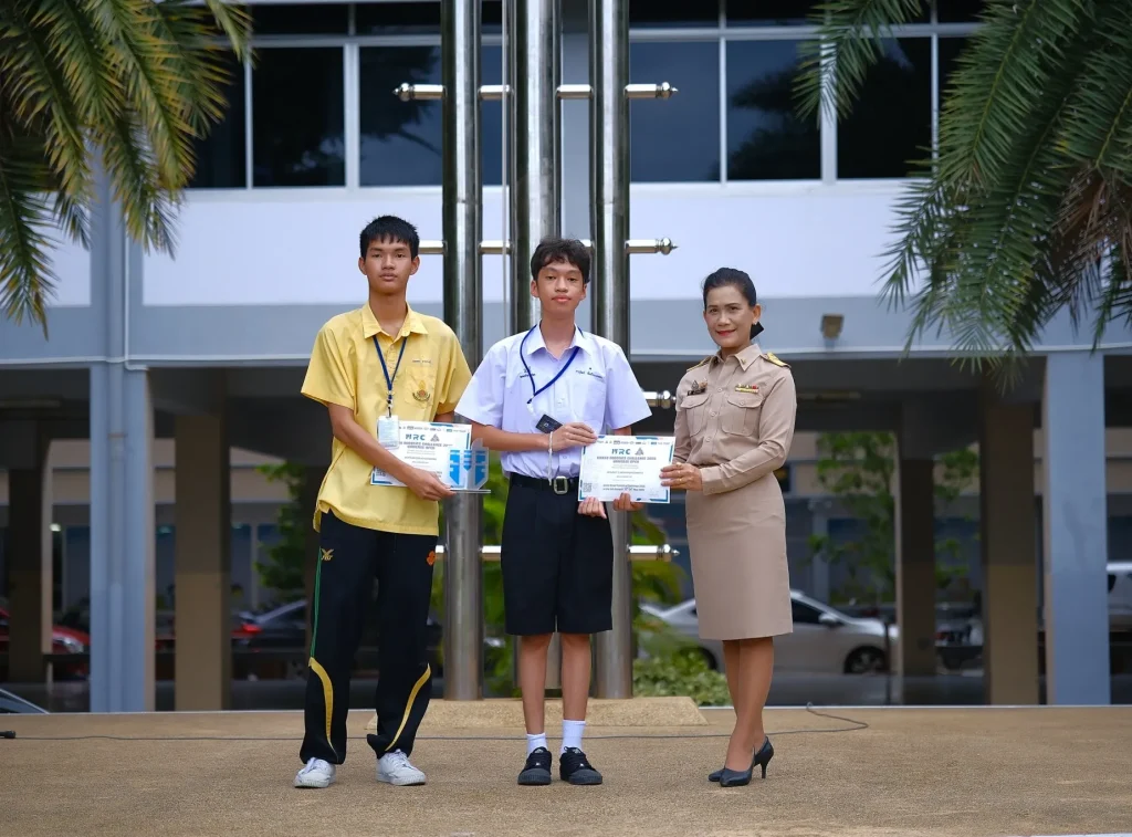 ทีมหุ่นยนต์ คว้ารางวัลชนะเลิศ และตั๋วตัวแทนประเทศไทยไปแข่งขัน ณ กรุงปักกิ่ง ประเทศจีน line album กิจกรรมหน้าเสาธง 8 มิ.ย. 2569 260609 8