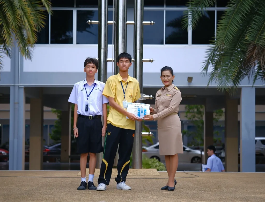 ทีมหุ่นยนต์ คว้ารางวัลชนะเลิศ และตั๋วตัวแทนประเทศไทยไปแข่งขัน ณ กรุงปักกิ่ง ประเทศจีน line album กิจกรรมหน้าเสาธง 8 มิ.ย. 2569 260609 9