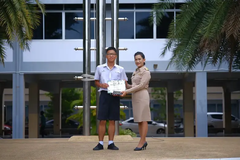 นายสรวิชญ์ โฉลกดี คว้าตั๋วเป็นตัวแทนประเทศไทย เข้าร่วมการแข่งขันหุ่นยนต์ ROBOTCHALLENGE 2026 ณ กรุงปักกิ่ง ประเทศจีน เดือนสิงหาคมนี้ s 162693134 0 ezgif.com resize