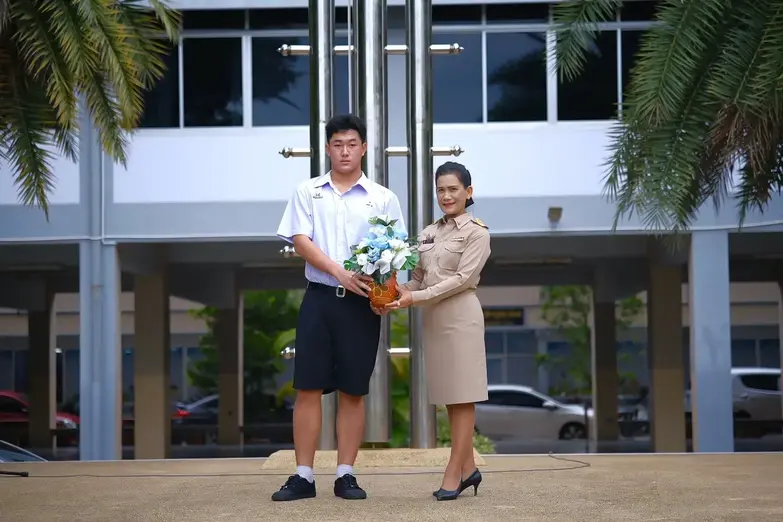 แสดงความยินดีกับ นายแทอิ ลี สามารถสอบเทียบจบชั้นมัธยมศึกษาปีที่ 6 s 162693143 0 ezgif.com resize