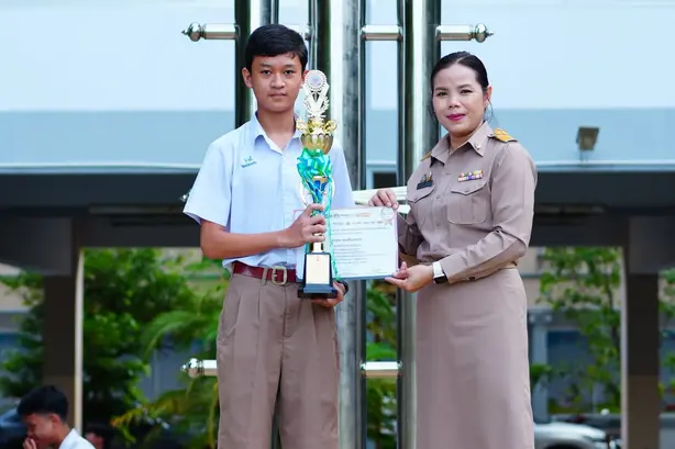 กลุ่มสาระฯคณิต ส่งเด็กนักเรียนแข่งขันคว้ารางวัลระดับภาค ชิงถ้วยรางวัลเลขาธิการคณะกรรมการการศึกษาขั้นพื้นฐาน 2 ezgif.com resize