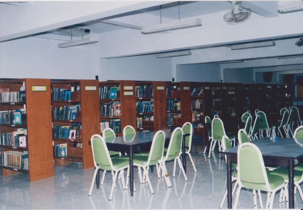 5 (32)
