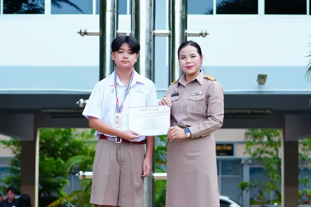 กลุ่มสาระฯคณิต ส่งเด็กนักเรียนแข่งขันคว้ารางวัลระดับภาค ชิงถ้วยรางวัลเลขาธิการคณะกรรมการการศึกษาขั้นพื้นฐาน 7 ezgif.com resize