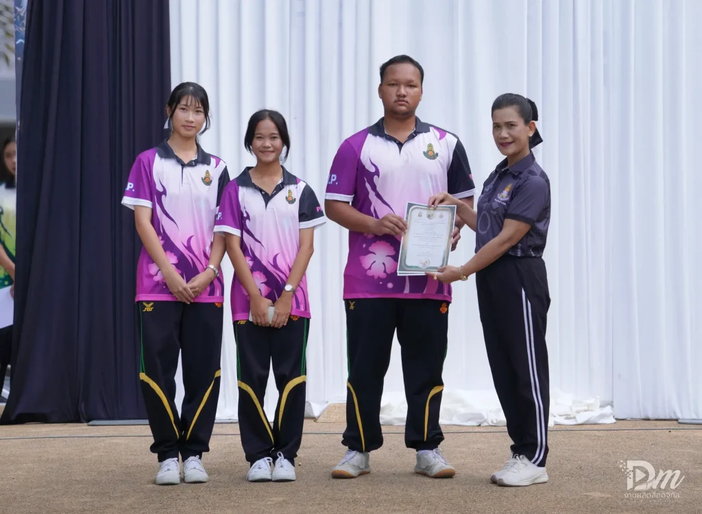 การแข่งขัน OBEC ROBOTICS PLAYGROUND 2026 มหกรรมสนามเด็กเล่นหุ่นยนต์ สพฐ. dsc01767 ezgif.com resize