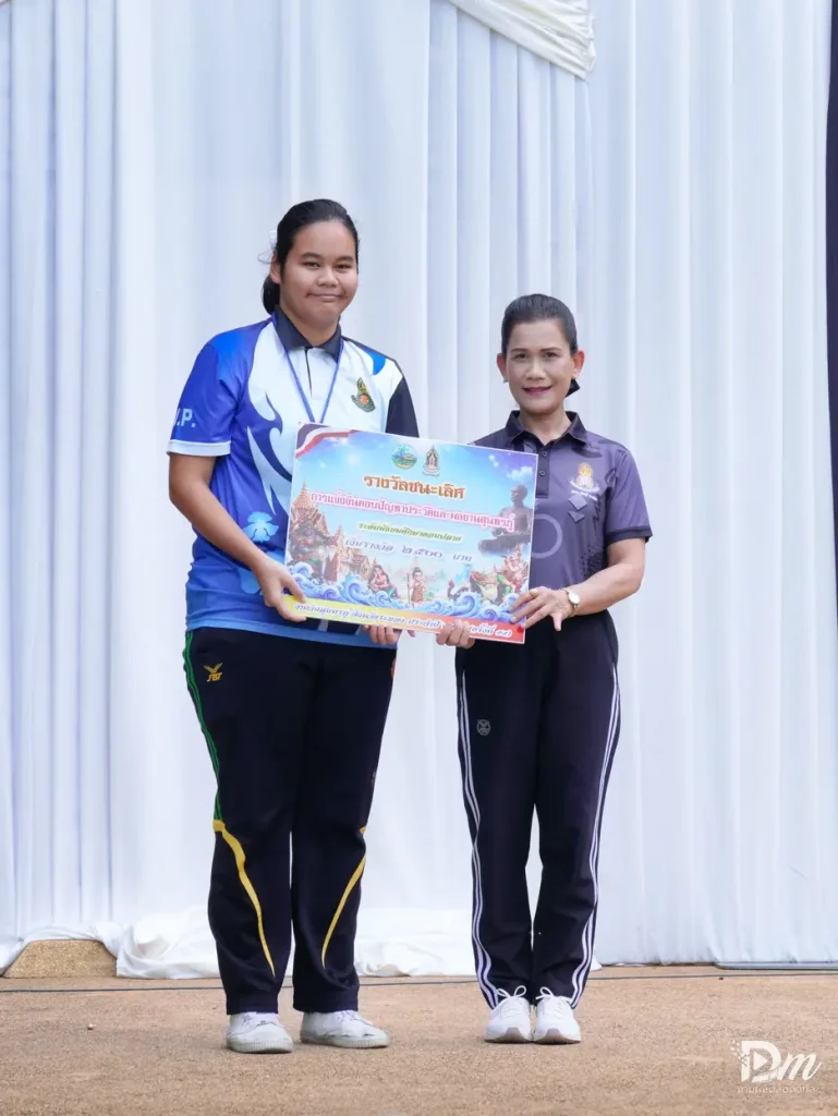 กลุ่มสาระภาษาไทย คว้ารางวัลชนะเลิศ การแข่งขันงานมหกรรมวันสุทนภู่กวีโลก ครั้งที่ 55 ประจำปี 2569 dsc01812 ezgif.com resize