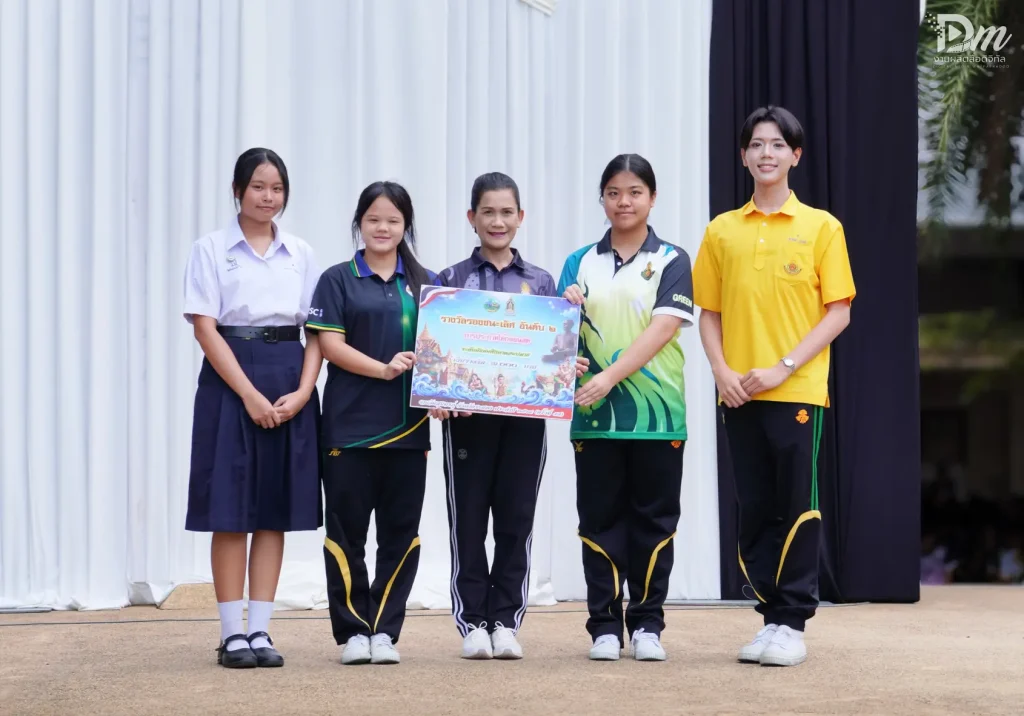 กลุ่มสาระภาษาไทย คว้ารางวัลชนะเลิศ การแข่งขันงานมหกรรมวันสุทนภู่กวีโลก ครั้งที่ 55 ประจำปี 2569 dsc01822 ezgif.com resize