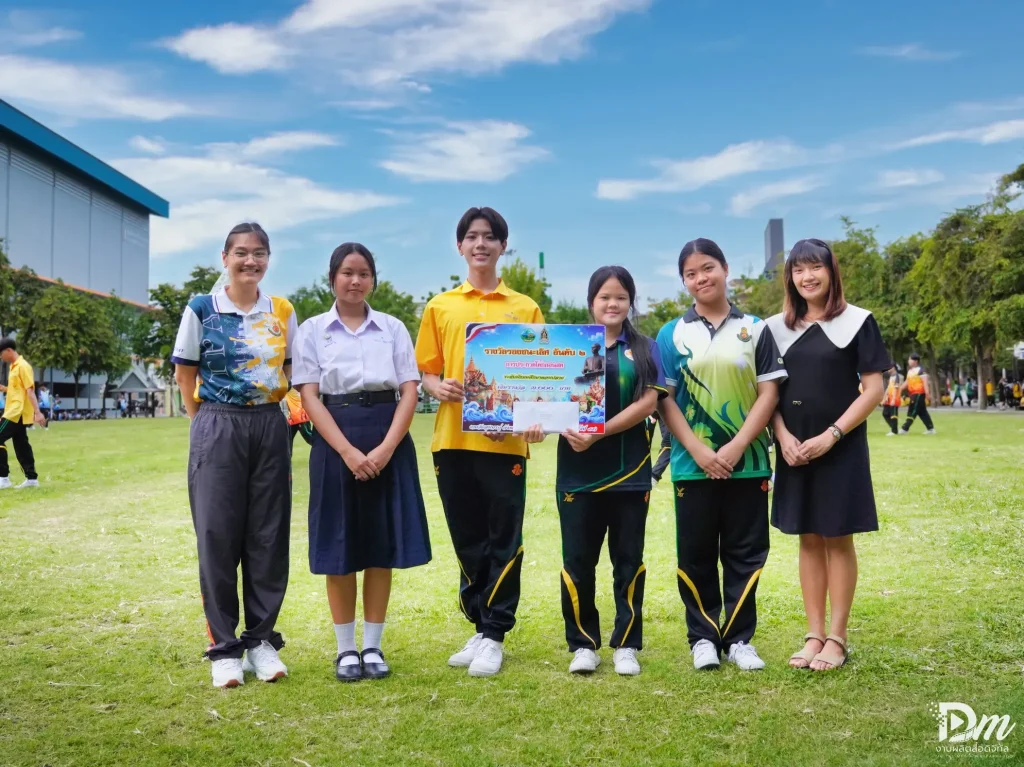 กลุ่มสาระภาษาไทย คว้ารางวัลชนะเลิศ การแข่งขันงานมหกรรมวันสุทนภู่กวีโลก ครั้งที่ 55 ประจำปี 2569 dsc01878 ezgif.com resize