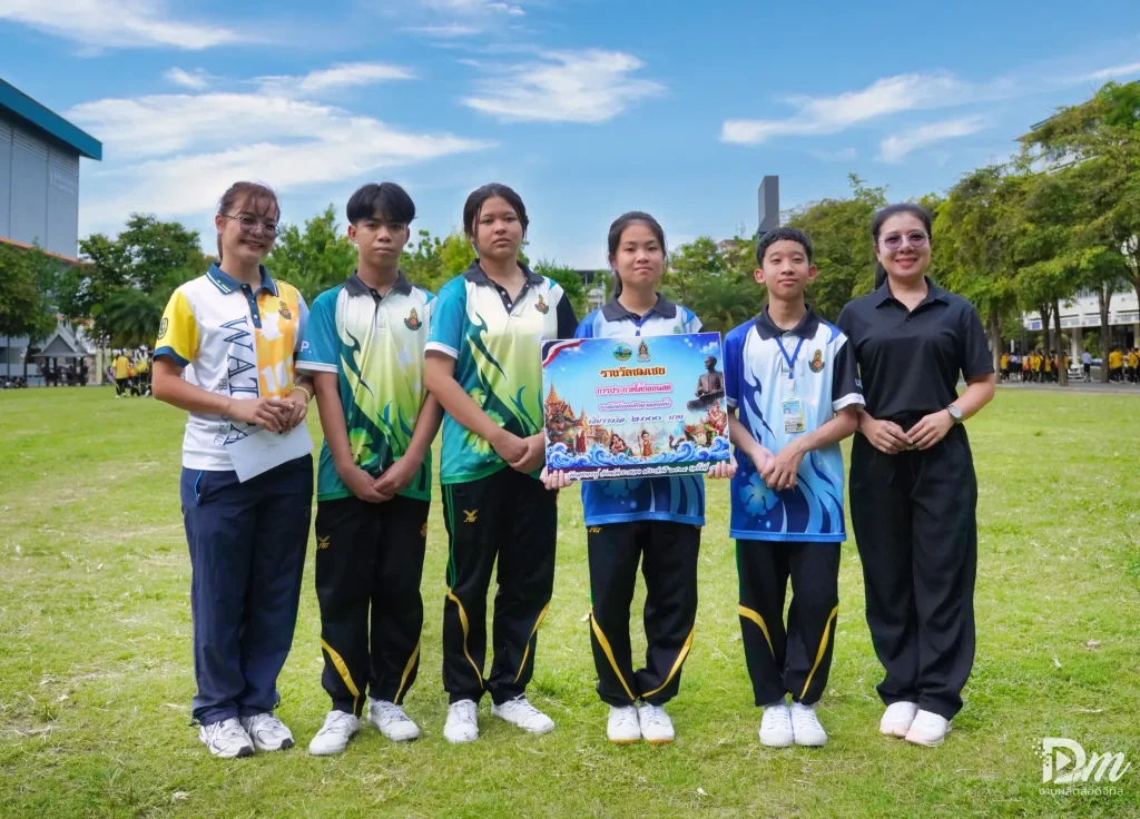 กลุ่มสาระภาษาไทย คว้ารางวัลชนะเลิศ การแข่งขันงานมหกรรมวันสุทนภู่กวีโลก ครั้งที่ 55 ประจำปี 2569 dsc01886 ezgif.com resize