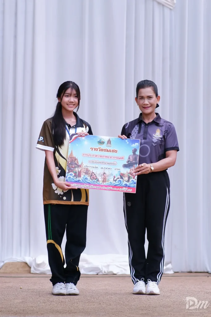 สาระศิลปะ คว้ารางวัลชนะเลิศ การประกวดวาดภาพวรรณคดี งานสุนทรภู่ กวีโลก ครั้งที่ 55 ประจำปี 2569 dscf9984 ezgif.com resize