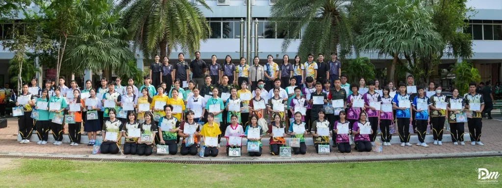 มอบรางวัลการแข่งขันทักษะทางภาษา 1