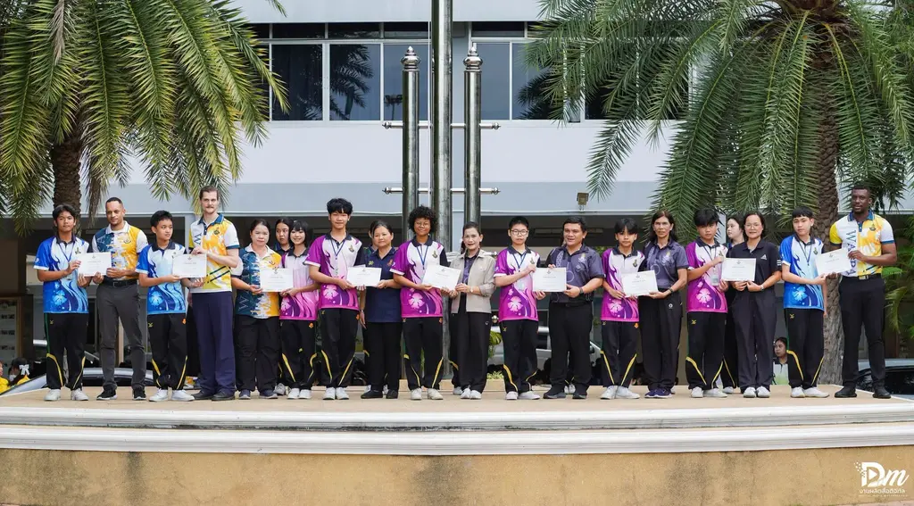 มอบรางวัลการแข่งขันทักษะทางภาษา 2