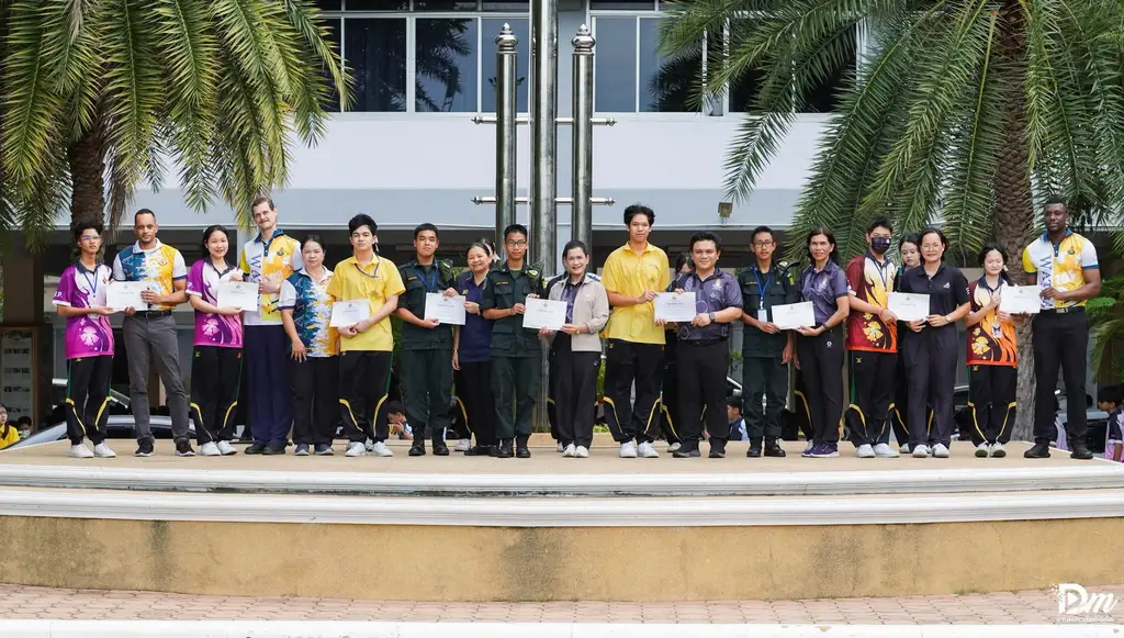 มอบรางวัลการแข่งขันทักษะทางภาษา 3