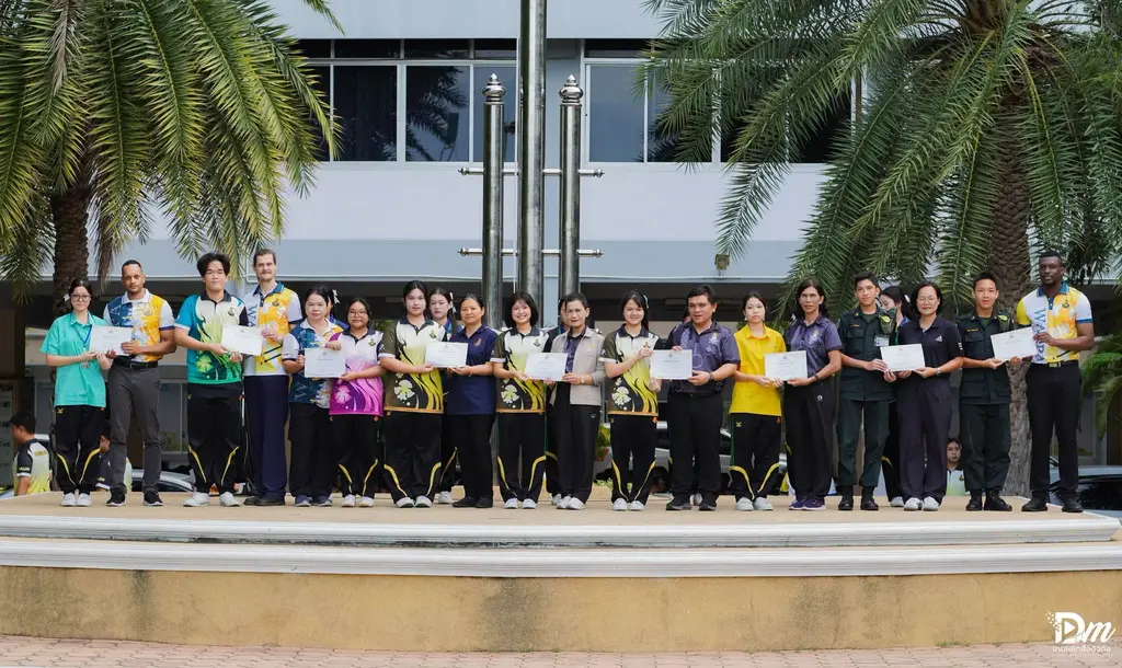 มอบรางวัลการแข่งขันทักษะทางภาษา 4