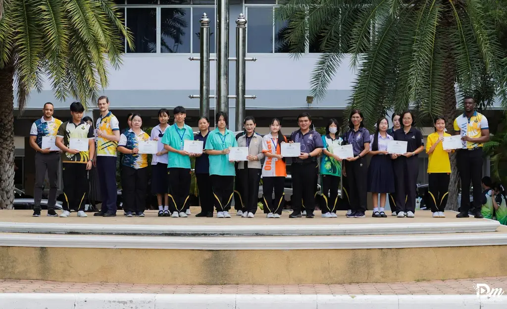 มอบรางวัลการแข่งขันทักษะทางภาษา 5
