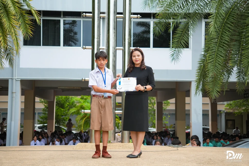ทัพนักกีฬา วป. คว้ารางวัลกีฬาระดับจังหวัด dsc06570 ezgif.com resize