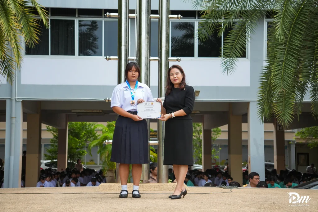 ทัพนักกีฬา วป. คว้ารางวัลกีฬาระดับจังหวัด dsc06591 ezgif.com resize