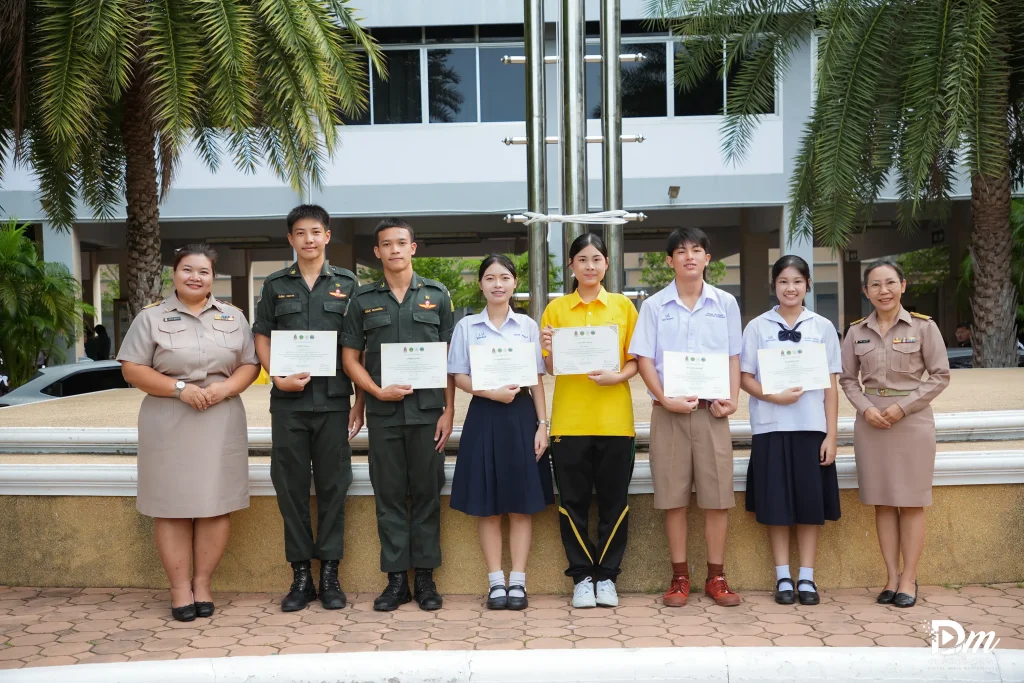 รางวัลการประกวดเยาวชนต้นแบบด้านมารยาทไทย และตอบปัญหากฎหมาย dsc06678 ezgif.com resize