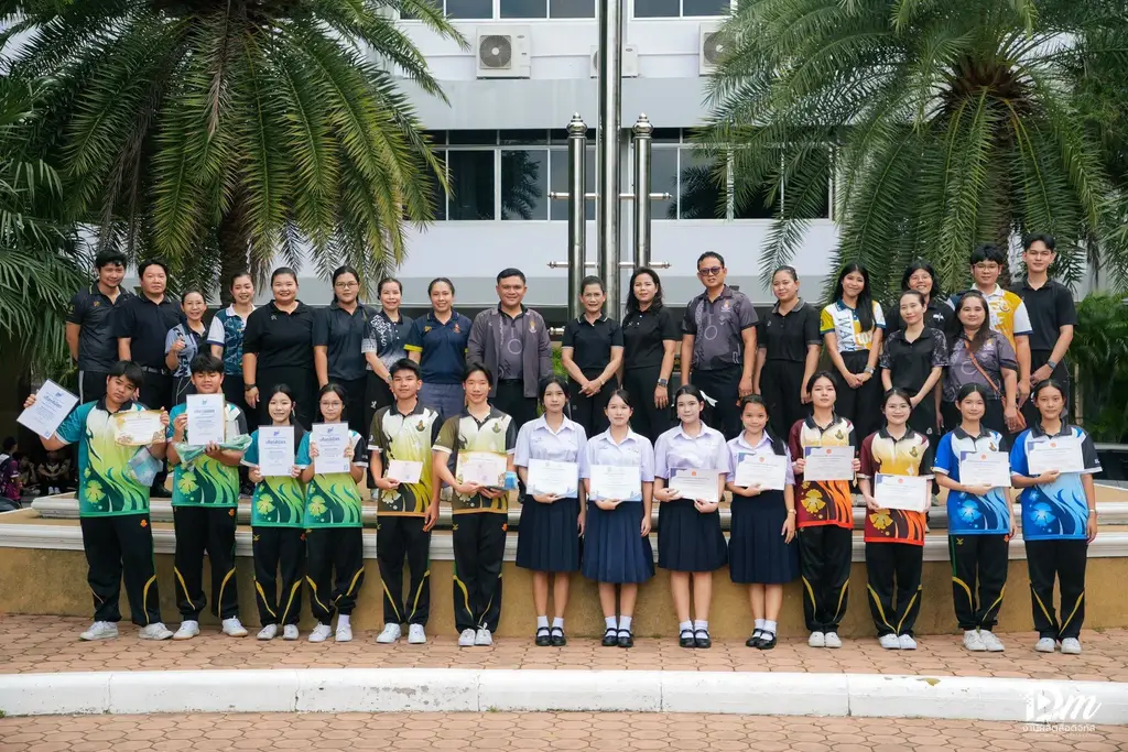 สังคมศึกษาฯ พานักเรียนคว้ารางวัล 4 เวทีการแข่งขัน 1