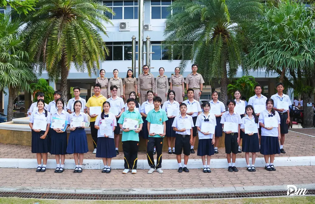 รางวัลงานสถานศึกษาสีขาว ปลอดยาเสพติดและอบายมุข 1 ezgif.com resize