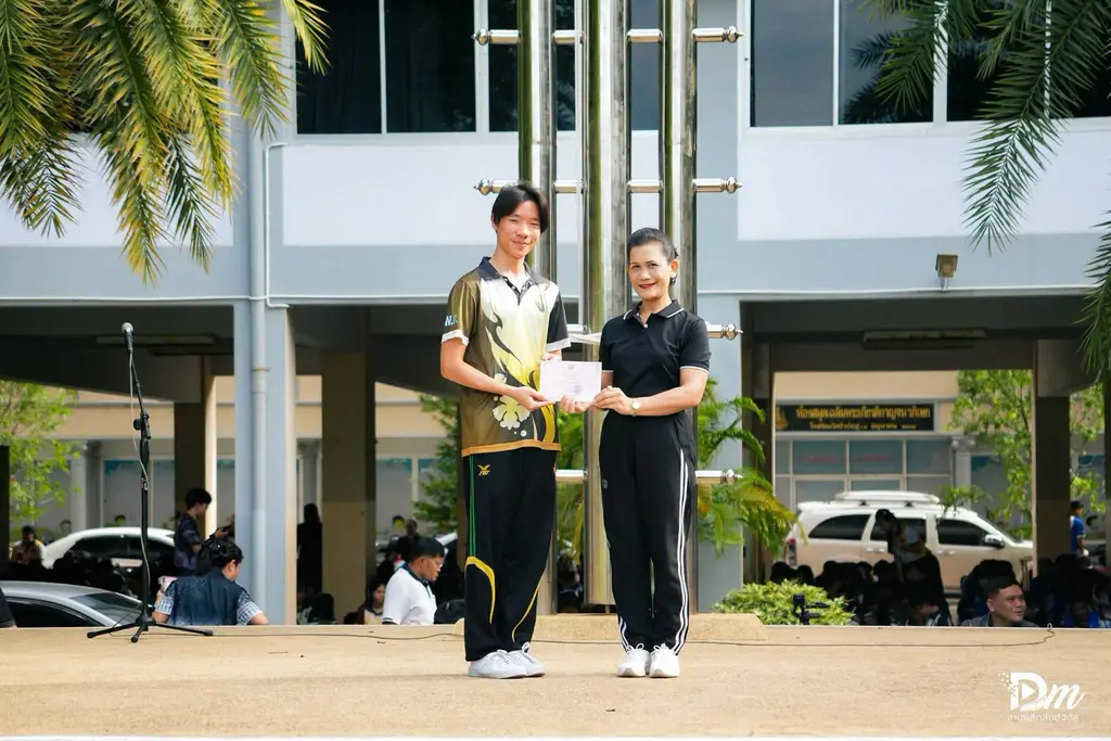 สังคมศึกษาฯ พานักเรียนคว้ารางวัล 4 เวทีการแข่งขัน 10