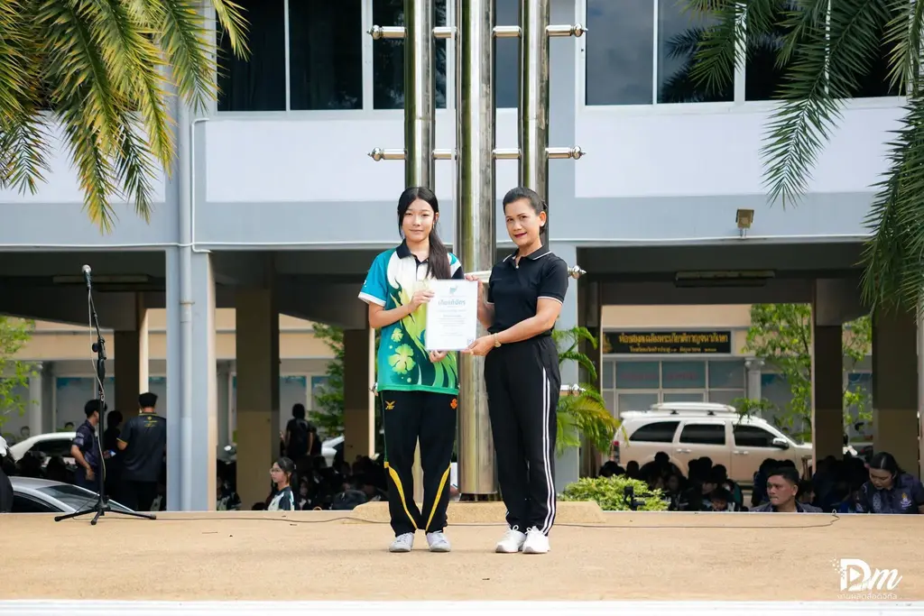 สังคมศึกษาฯ พานักเรียนคว้ารางวัล 4 เวทีการแข่งขัน 6