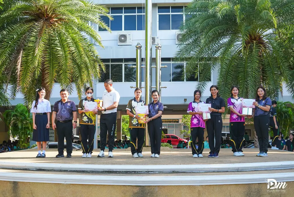 รางวัลและเกียรติบัตรนักเรียน เนื่องในงานสัปดาห์วิทยาศาสตร์ 8