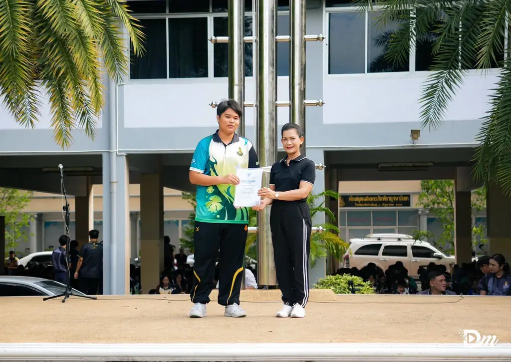 สังคมศึกษาฯ พานักเรียนคว้ารางวัล 4 เวทีการแข่งขัน 8