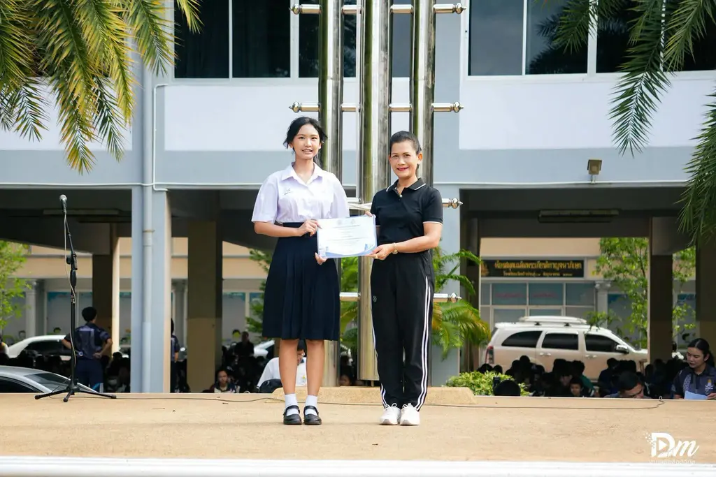 สังคมศึกษาฯ พานักเรียนคว้ารางวัล 4 เวทีการแข่งขัน 9