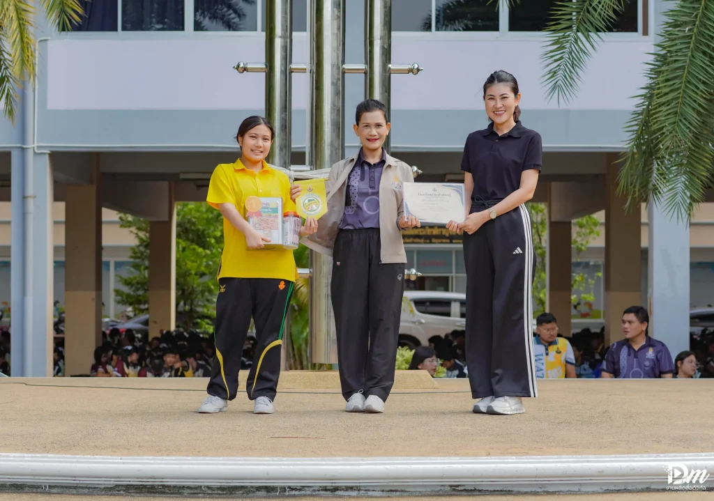 มอบรางวัลและเกียรติบัตรห้องเรียนสะอาดและประหยัดพลังงาน ประจำเดือนกรกฎาคม 2569 dsc02574 ezgif.com resize