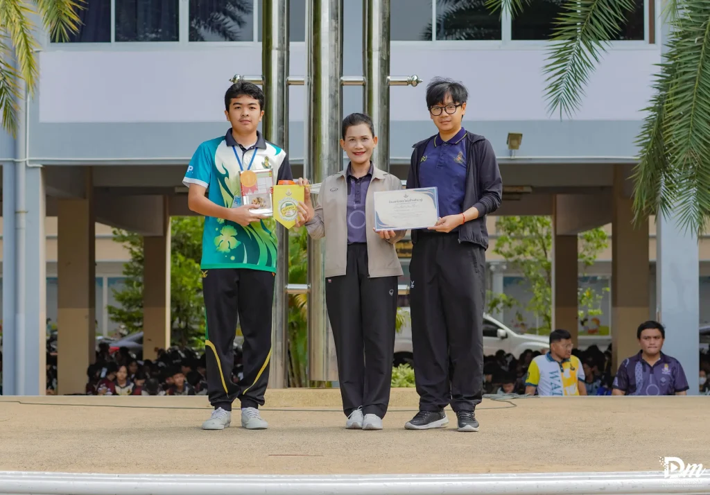 มอบรางวัลและเกียรติบัตรห้องเรียนสะอาดและประหยัดพลังงาน ประจำเดือนกรกฎาคม 2569 dsc02575 ezgif.com resize